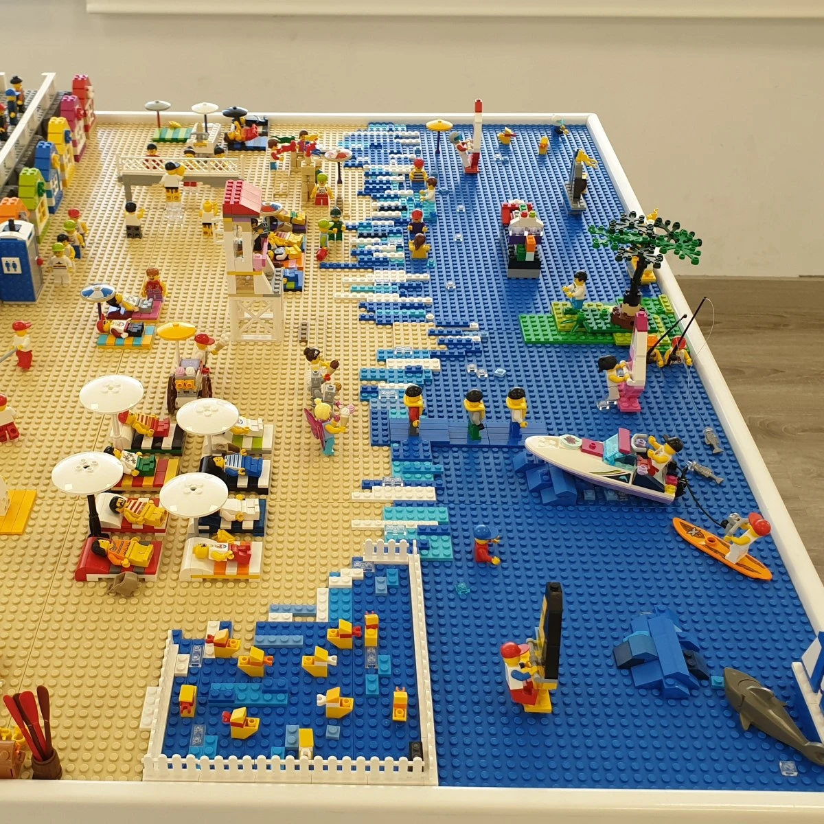 Diversión en nuestro LEGOCAMP, el campamento urbano de vereano en caceres de LEGO y piscina