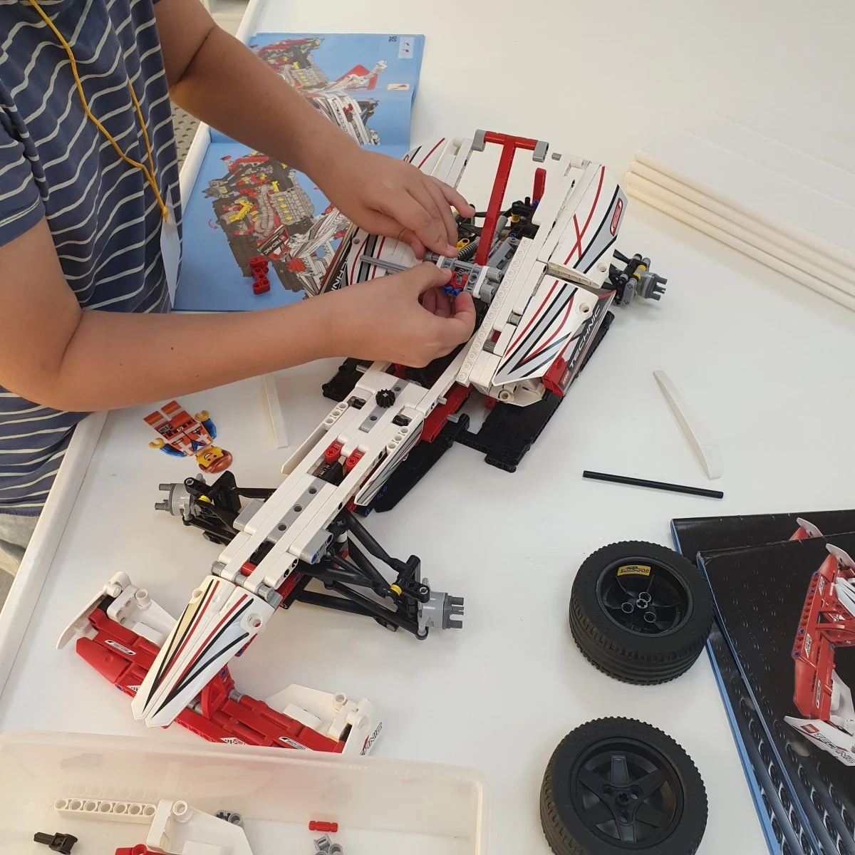 Atención y concentración al montar LEGO