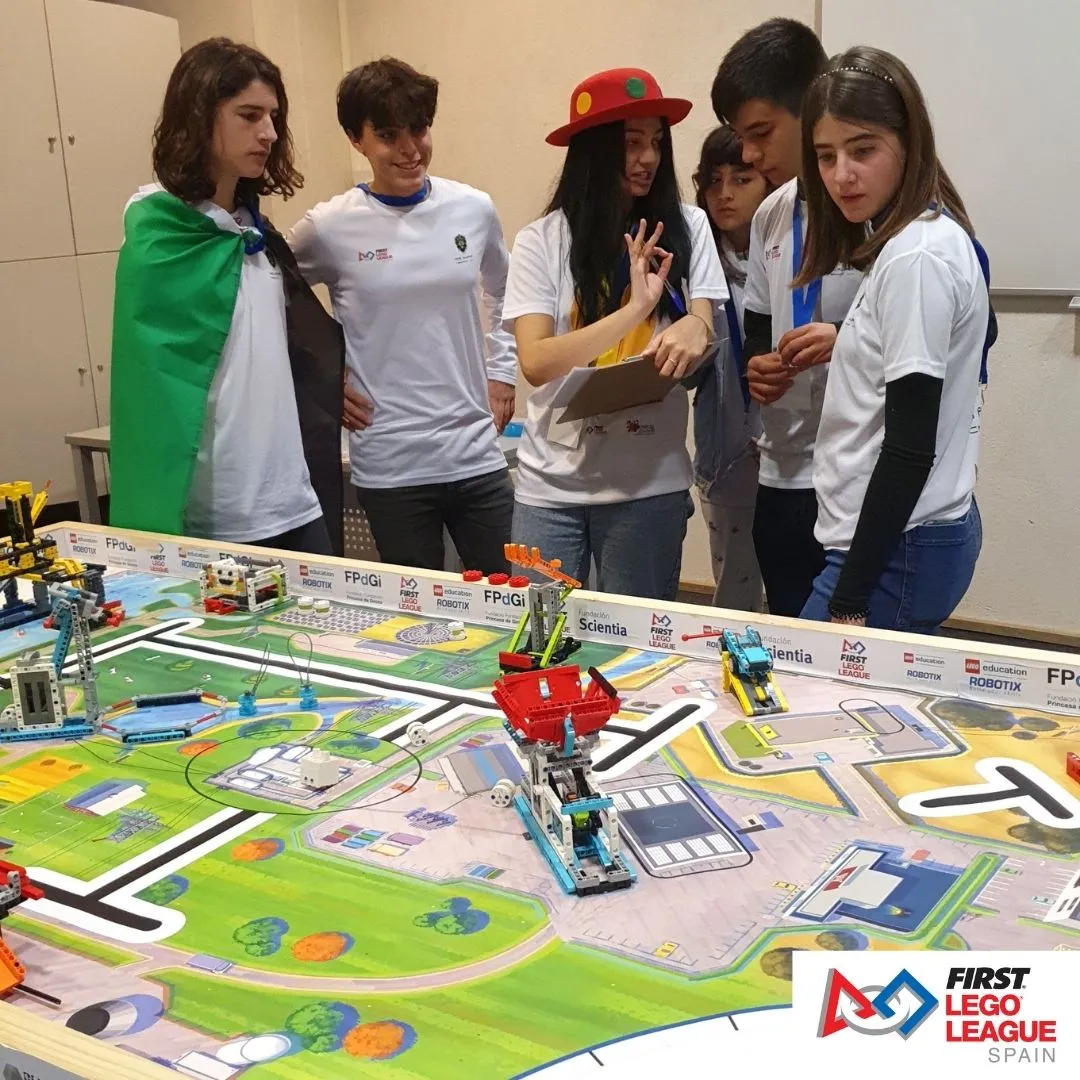 Equipo extremaño representando a Cáceres en la fase Local en Salamanca 2023 competición de robótica educativa FIRST LEGO League